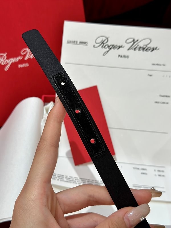 로저비비에 플라워 스트라스 버클 벨트 [매장가 123만원대]