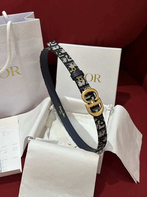 디올 Saddle 벨트 [매장가 83만원대]