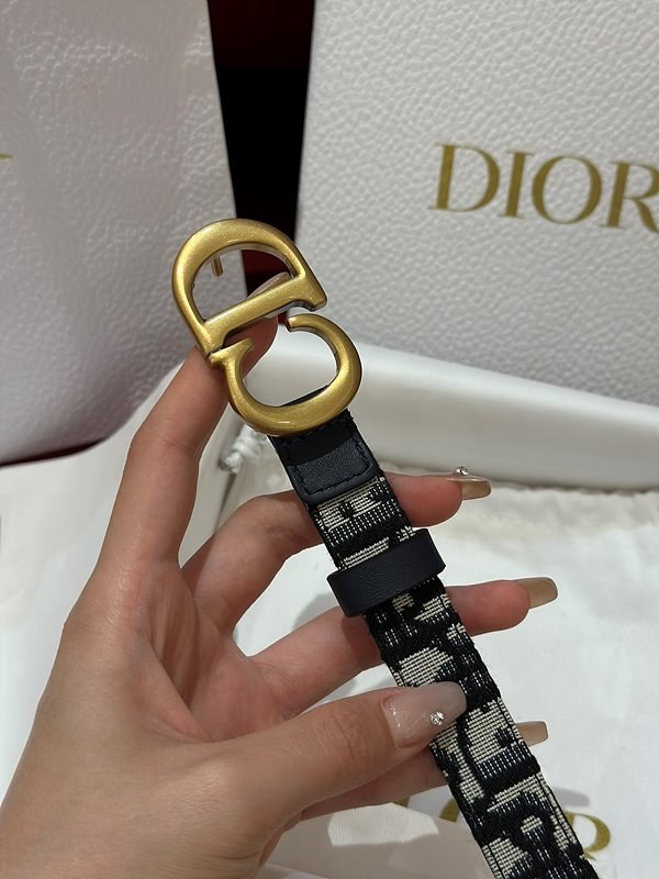 디올 Saddle 벨트 [매장가 83만원대]