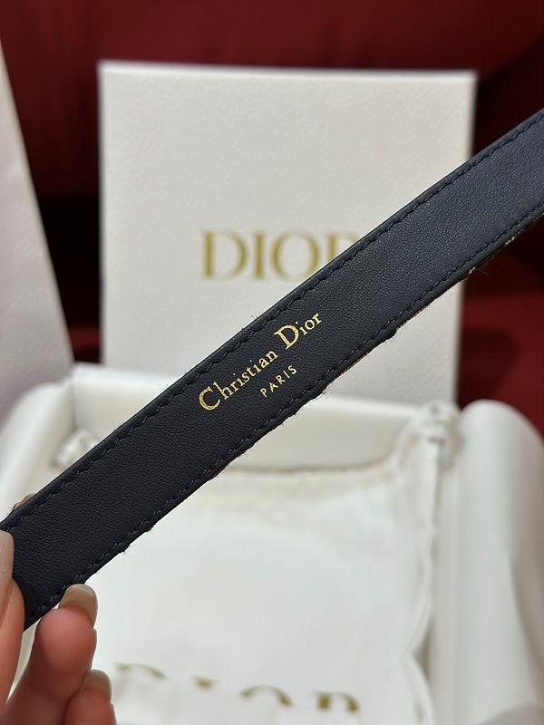 디올 Saddle 벨트 [매장가 83만원대]