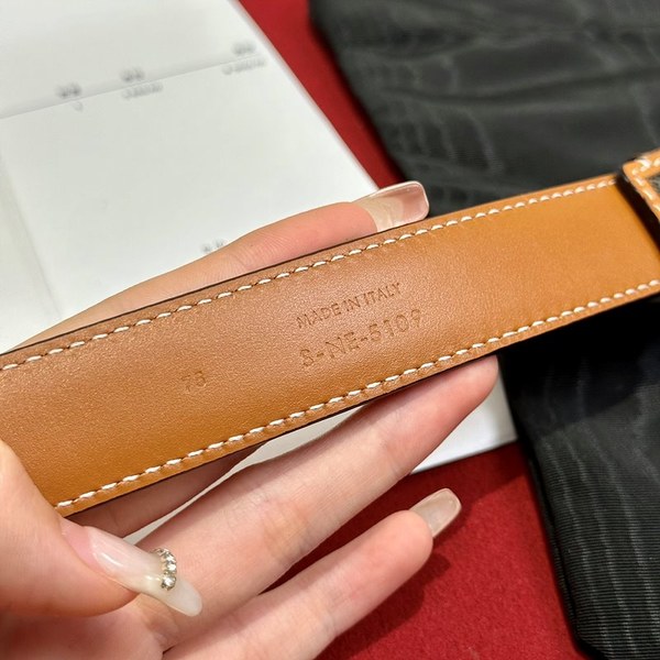 셀린느 미디엄 트리옹프 벨트 [매장가 90만원대]