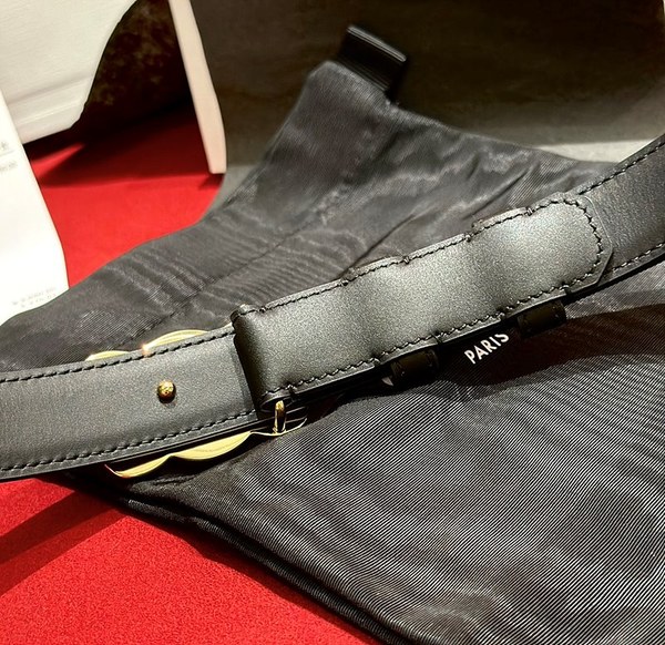 셀린느 스몰 트리옹프 벨트 [매장가 84만원대]