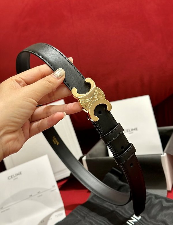 셀린느 스몰 트리옹프 벨트 [매장가 84만원대]