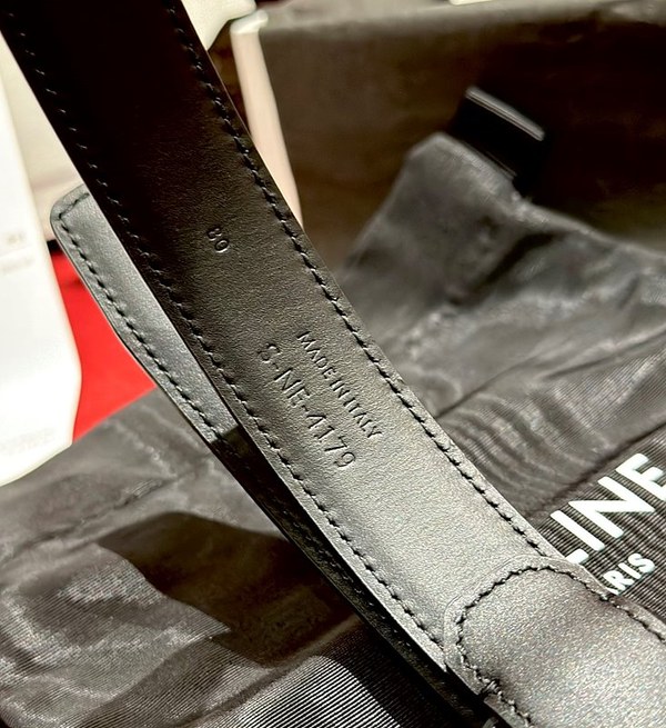 셀린느 스몰 트리옹프 벨트 [매장가 84만원대]