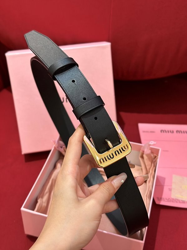 미우미우 나파 가죽 벨트 [매장가 85만원대]