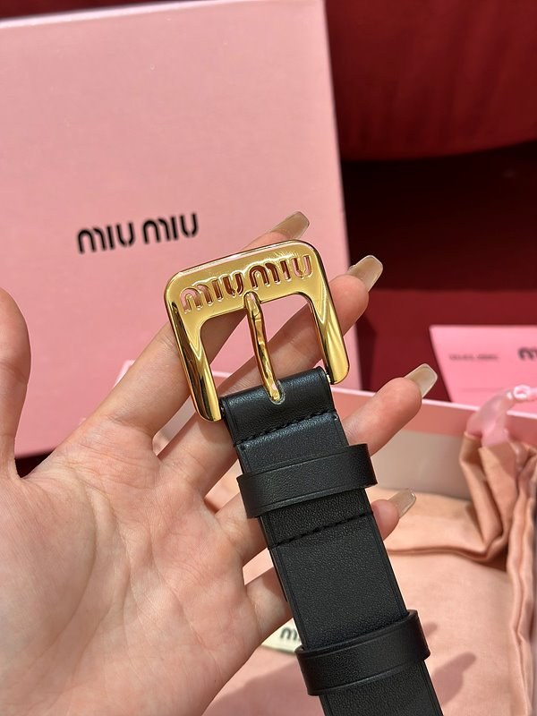 미우미우 나파 가죽 벨트 [매장가 85만원대]