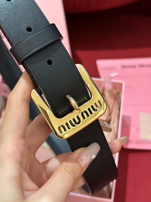 미우미우 나파 가죽 벨트 [매장가 85만원대]