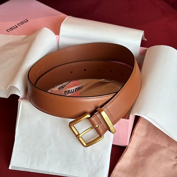 미우미우 가죽 벨트 [매장가 83만원대]