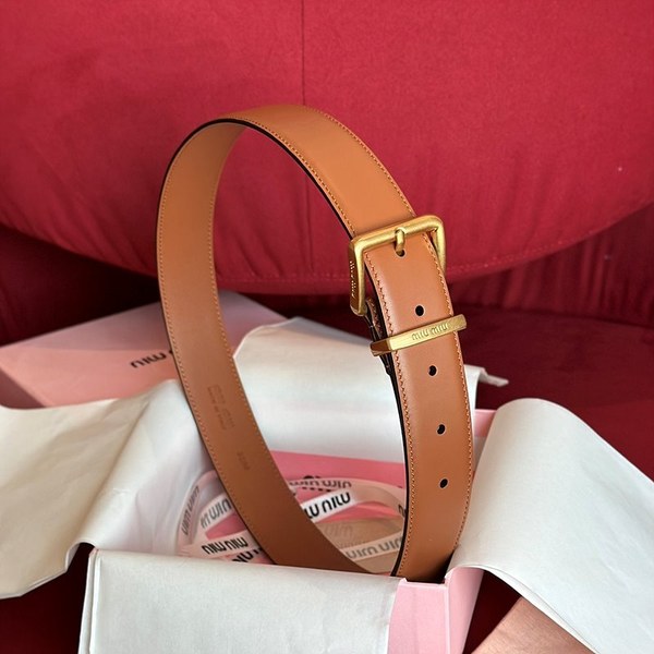 미우미우 가죽 벨트 [매장가 83만원대]