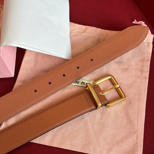미우미우 가죽 벨트 [매장가 83만원대]