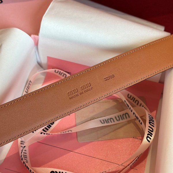 미우미우 가죽 벨트 [매장가 83만원대]