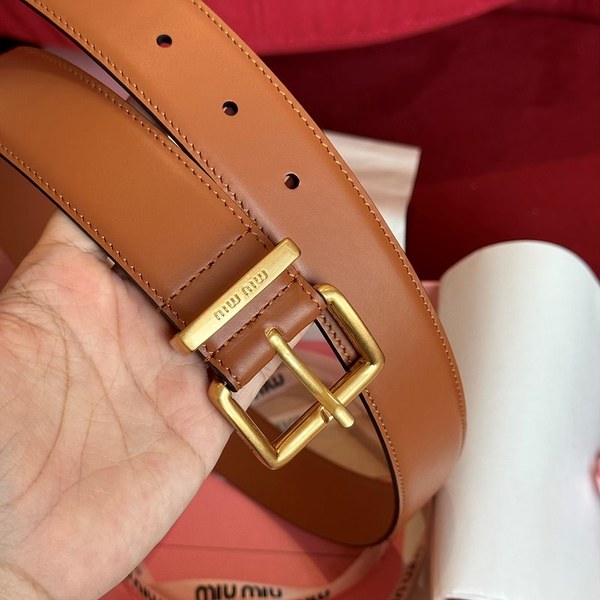 미우미우 가죽 벨트 [매장가 83만원대]