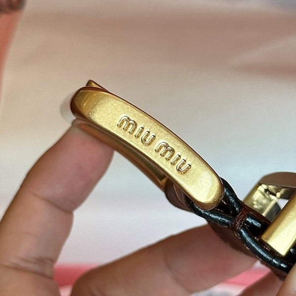 미우미우 가죽 벨트 [매장가 83만원대]