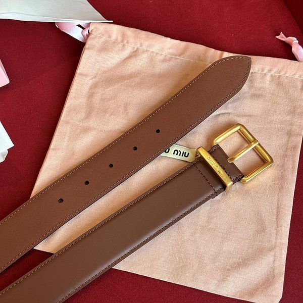 미우미우 가죽 벨트 [매장가 83만원대]