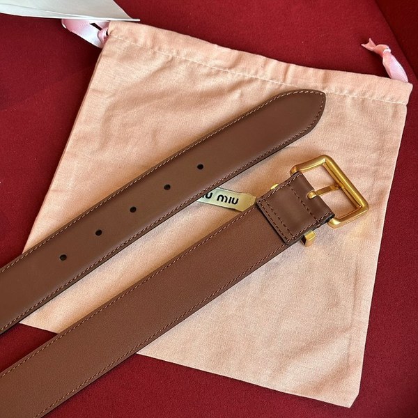 미우미우 가죽 벨트 [매장가 83만원대]