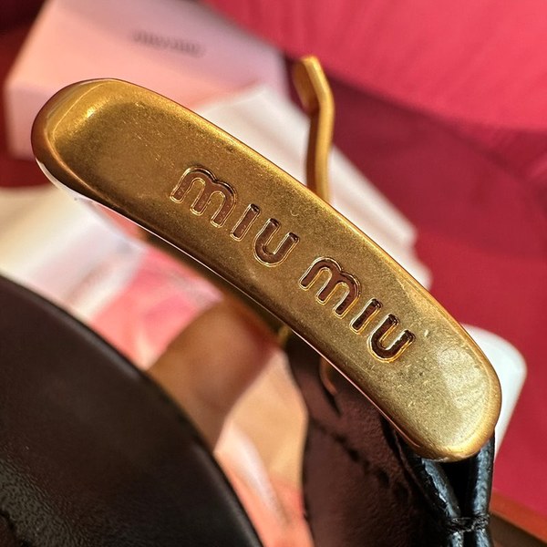 미우미우 가죽 벨트 [매장가 83만원대]