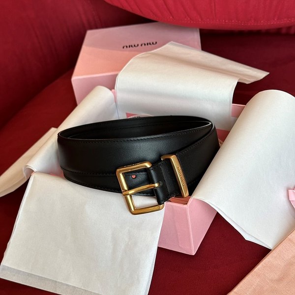 미우미우 가죽 벨트 [매장가 83만원대]