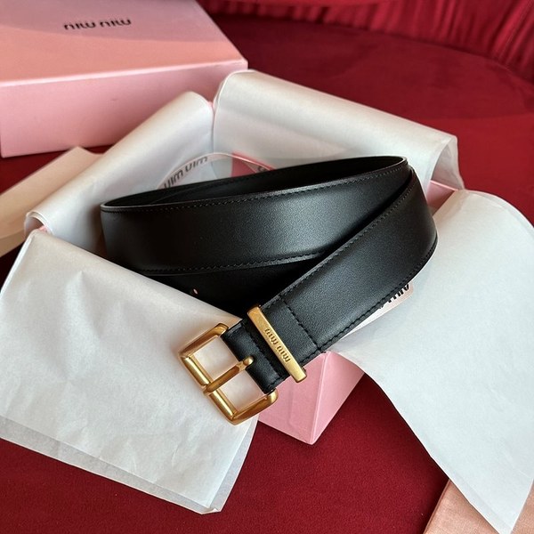 미우미우 가죽 벨트 [매장가 83만원대]