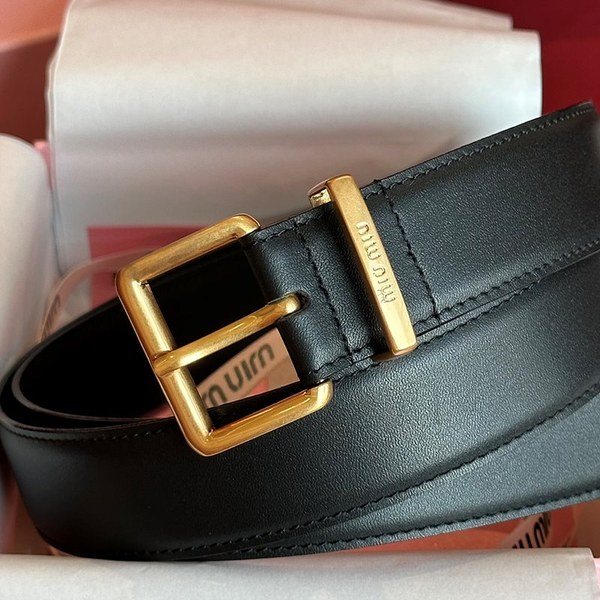 미우미우 가죽 벨트 [매장가 83만원대]