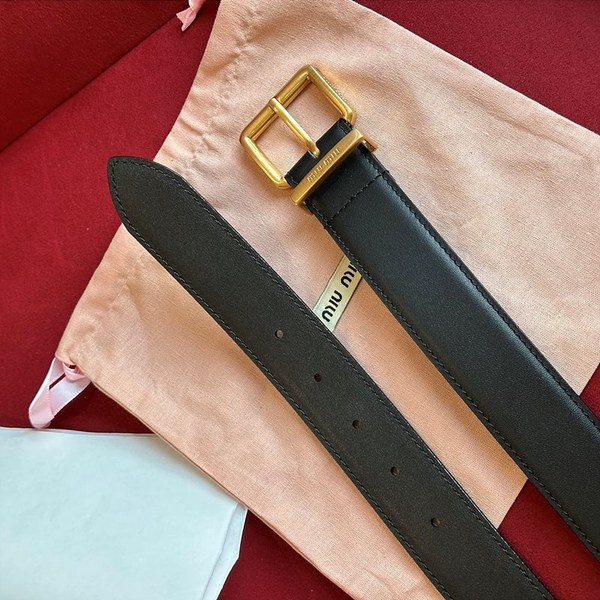 미우미우 가죽 벨트 [매장가 83만원대]