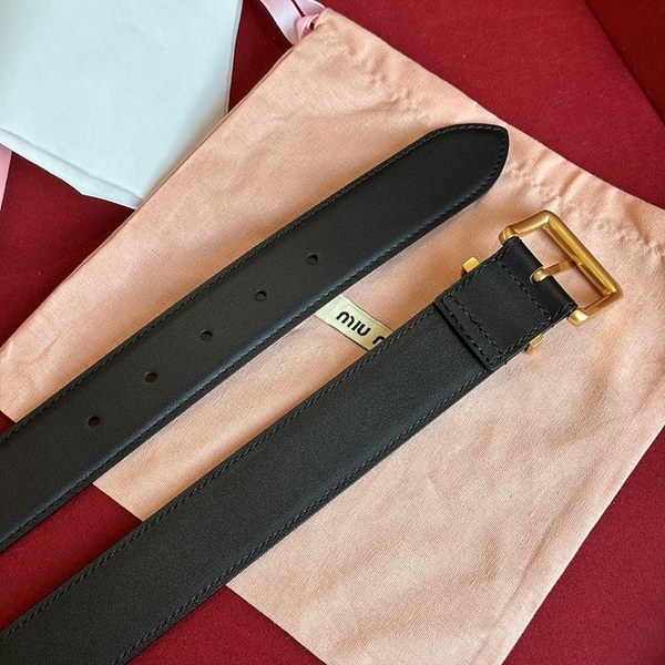 미우미우 가죽 벨트 [매장가 83만원대]