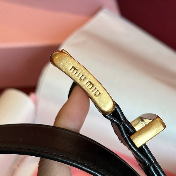 미우미우 가죽 벨트 [매장가 83만원대]
