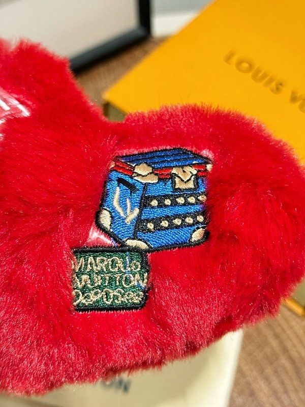 루이비통 럭키 하트 백 참 [매장가 100만원대]