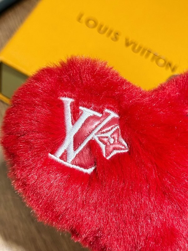 루이비통 럭키 하트 백 참 [매장가 100만원대]