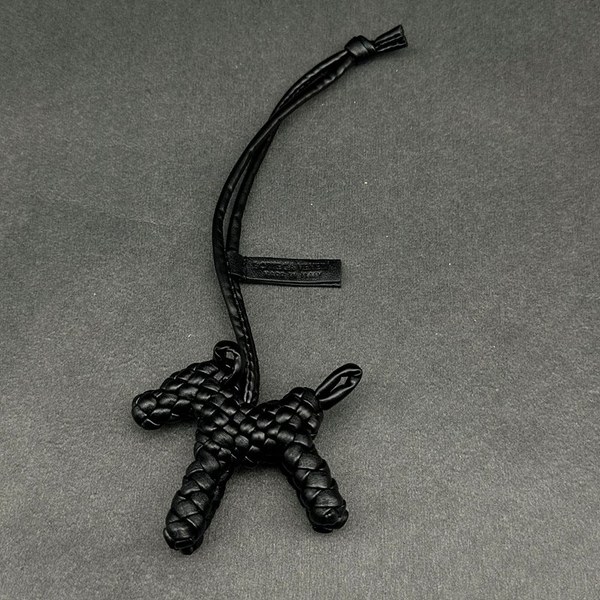 보테가베네타 도그 참 [매장가 88만원]