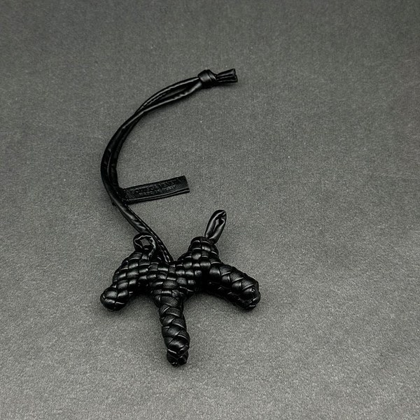 보테가베네타 도그 참 [매장가 88만원]