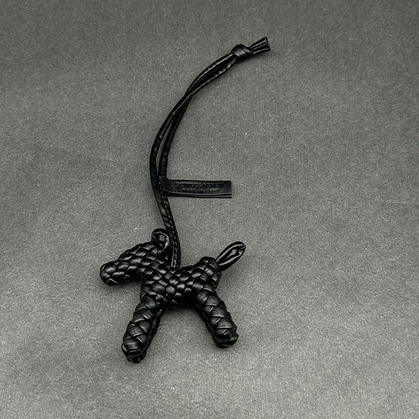 보테가베네타 도그 참 [매장가 88만원]