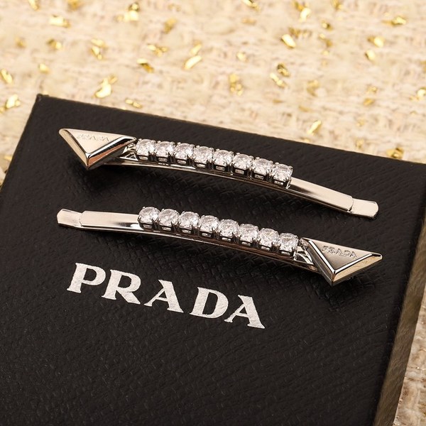 프라다 장식이 있는 브라스 헤어 클립 [매장가 99만원대]