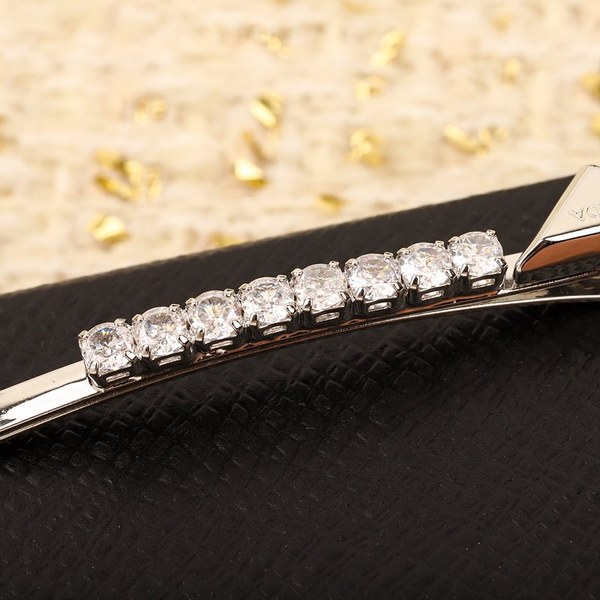 프라다 장식이 있는 브라스 헤어 클립 [매장가 99만원대]