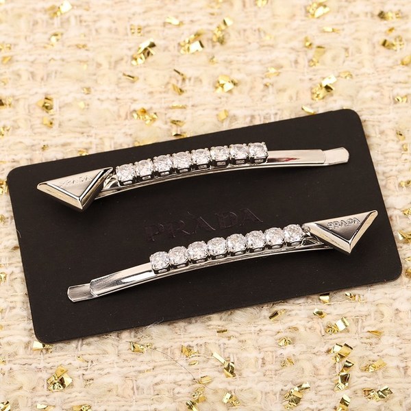 프라다 장식이 있는 브라스 헤어 클립 [매장가 99만원대]