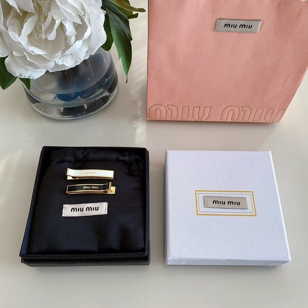 미우미우 에나멜 메탈 헤어 클립 2color [매장가 69만원대]