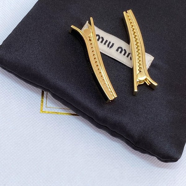 미우미우 에나멜 메탈 헤어 클립 2color [매장가 69만원대]