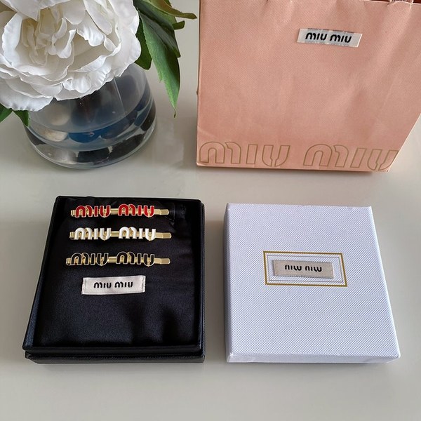 미우미우 에나멜 메탈 헤어 클립 3 color [매장가 47만원대]