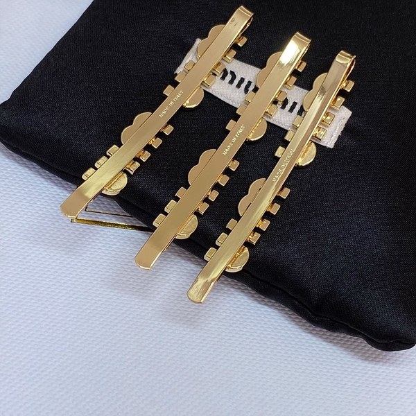 미우미우 에나멜 메탈 헤어 클립 3 color [매장가 47만원대]