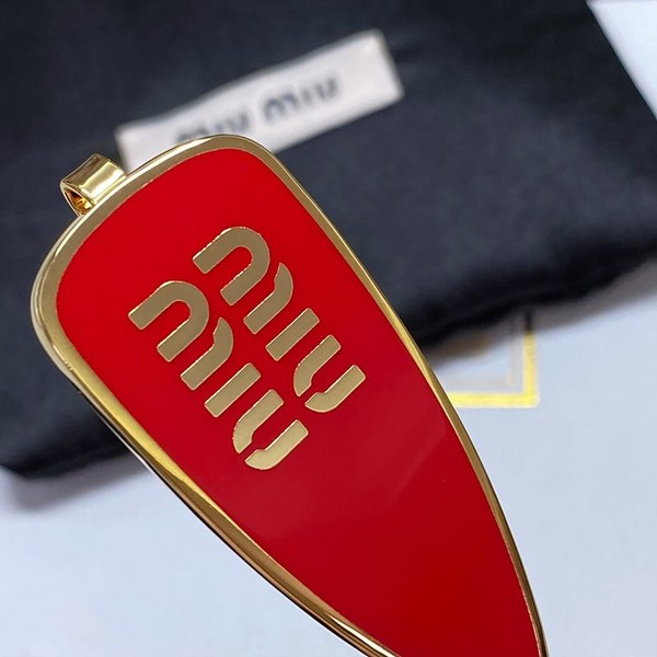 미우미우 에나멜 메탈 헤어 클립 3color [매장가 47만원대]