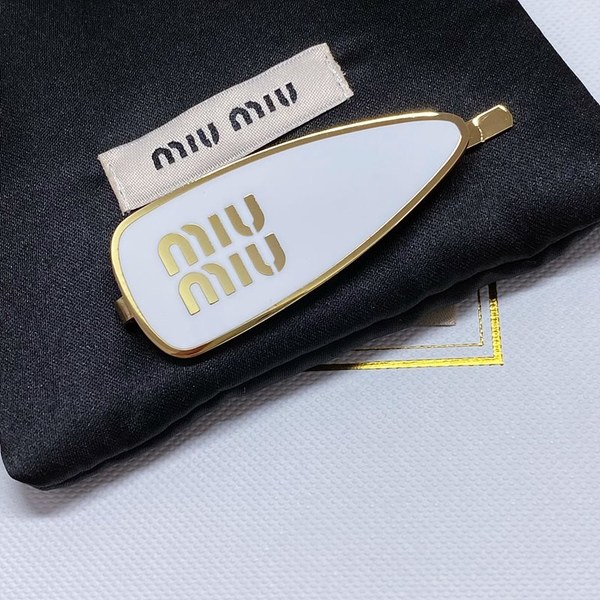 미우미우 에나멜 메탈 헤어 클립 3color [매장가 47만원대]