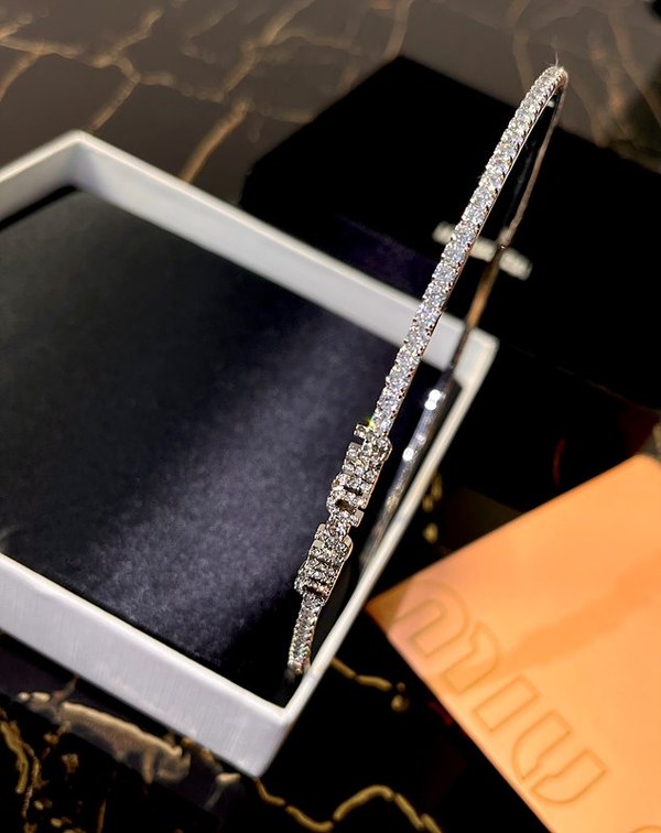 미우미우 크리스털 장식 메탈 헤드밴드 [매장가 103만원대