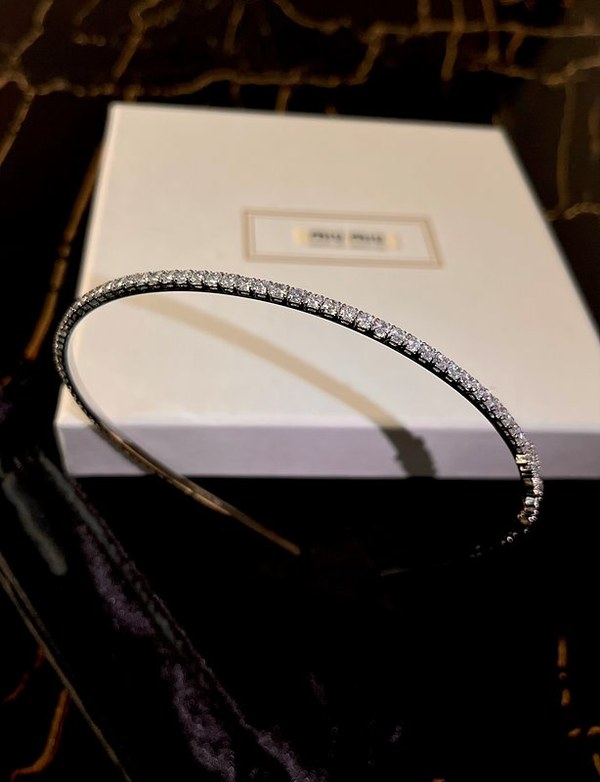 미우미우 크리스털 장식 메탈 헤드밴드 [매장가 103만원대