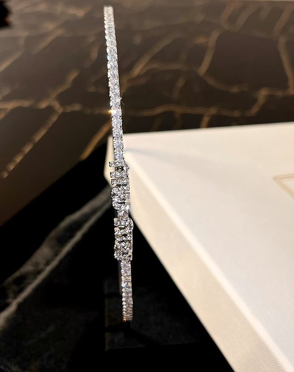 미우미우 크리스털 장식 메탈 헤드밴드 [매장가 103만원대