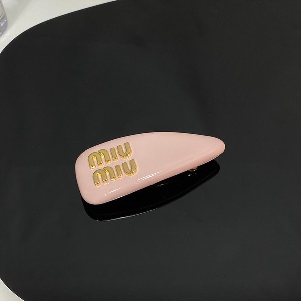 미우미우 페이던트 가죽 헤어 클립 [매장가 54만원대]
