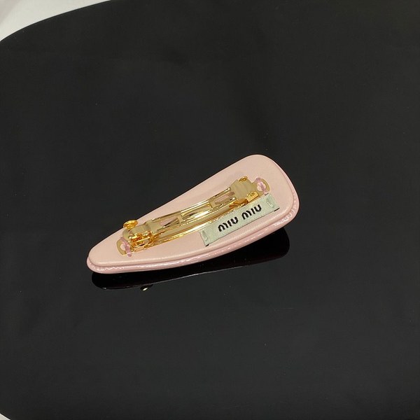 미우미우 페이던트 가죽 헤어 클립 [매장가 54만원대]