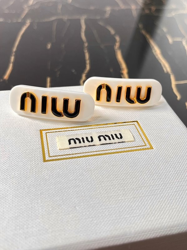 미우미우 플렉시글라스와 메탈 헤어 클립 [매장가 90만원대]