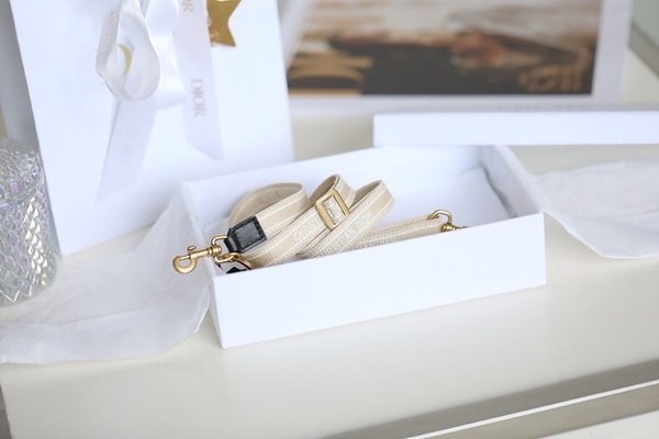 가방 길이조절 가능한 마이크로 숄더 스트랩 / 베이지 [매장가120만원대]