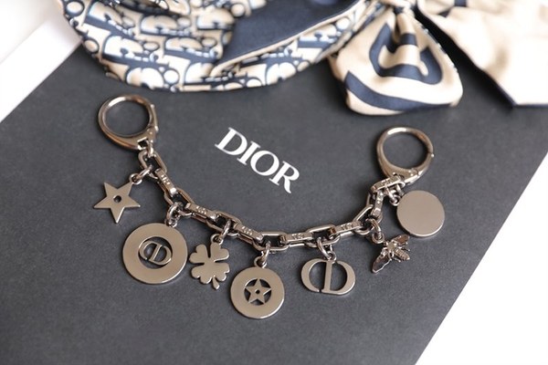 디올 30 Montaigne 몽테인 백참 실버 [매장가 145만원대]