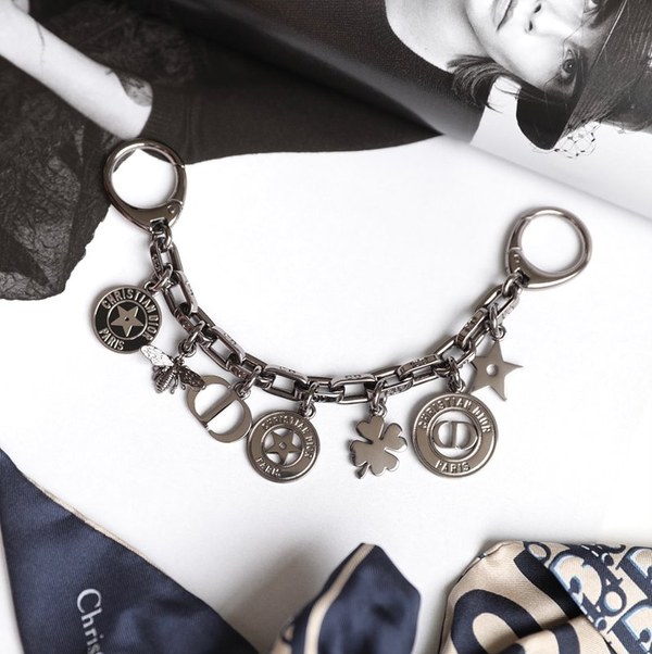 디올 30 Montaigne 몽테인 백참 실버 [매장가 145만원대]