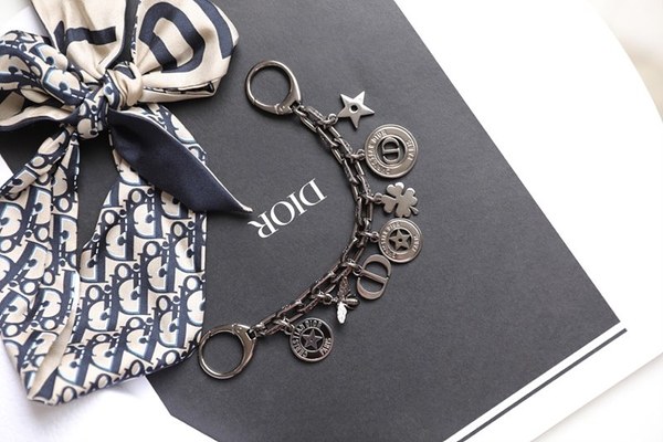 디올 30 Montaigne 몽테인 백참 실버 [매장가 145만원대]